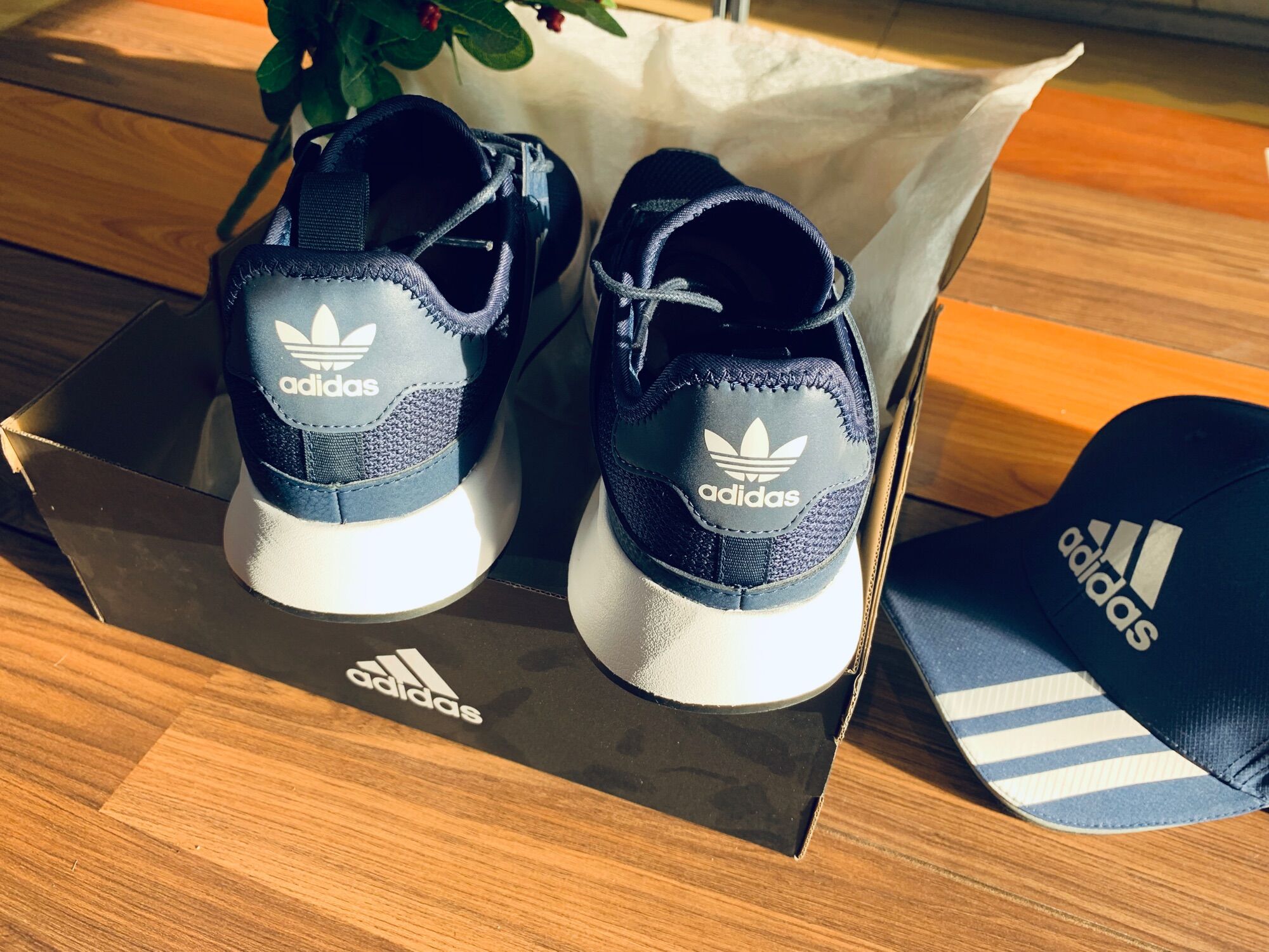 Giày Adidas XPLR sale