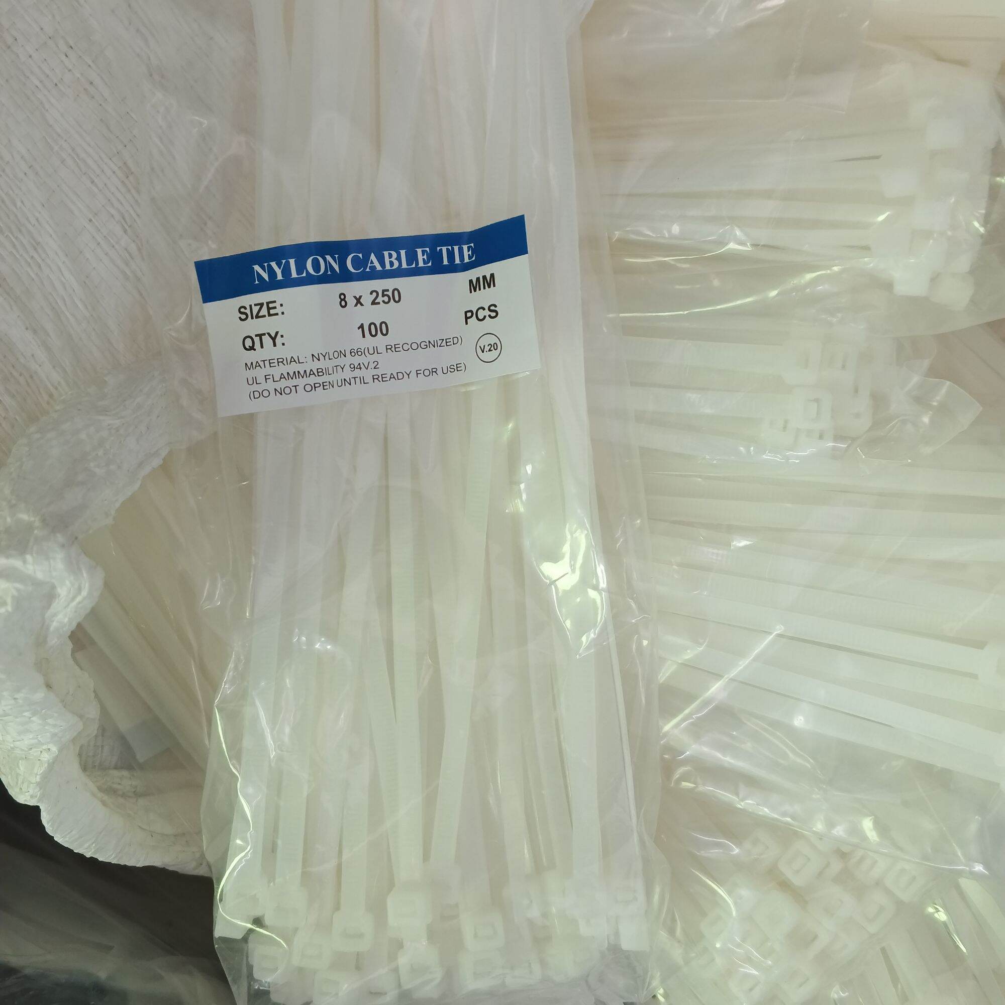 Dây rút nhựa trắng đen