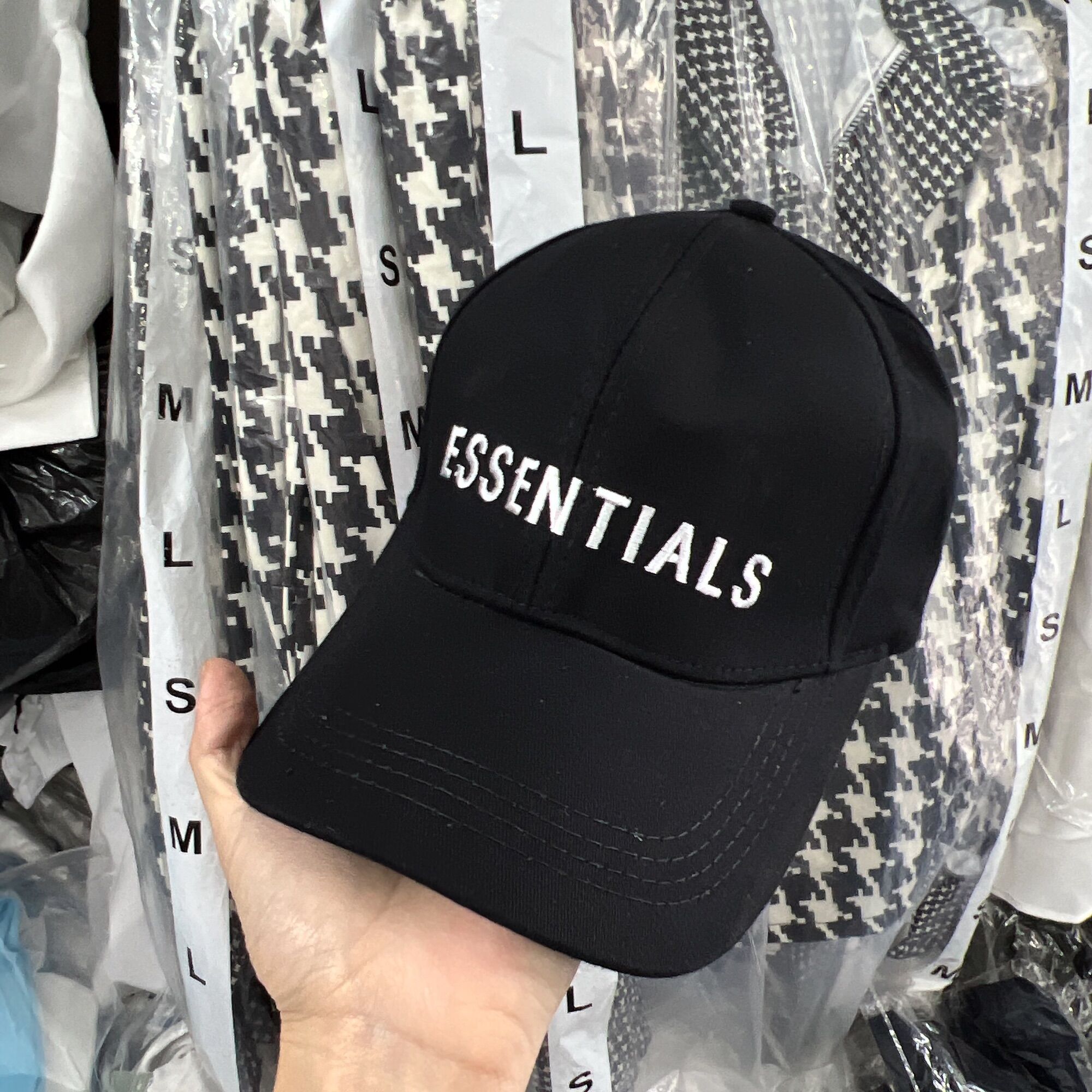 Nón E S S E N T I A L Đen
