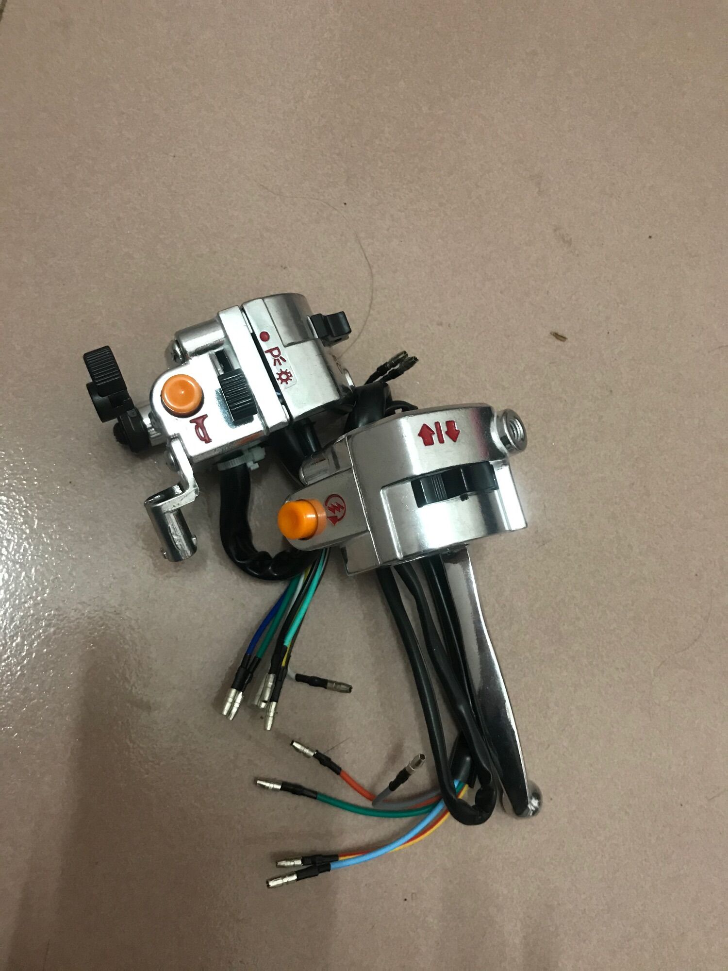 Cụm công tắc cúp 82