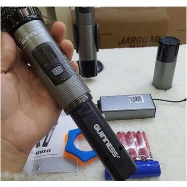 Micro Karaoke Đa Năng Chính Hãng GUINNESS M810D (Mic UHF dò tần số dể dàng, bắt sóng xa, hát nhẹ, tiếng sáng và ấm, khả năng chống hú rất tốt)