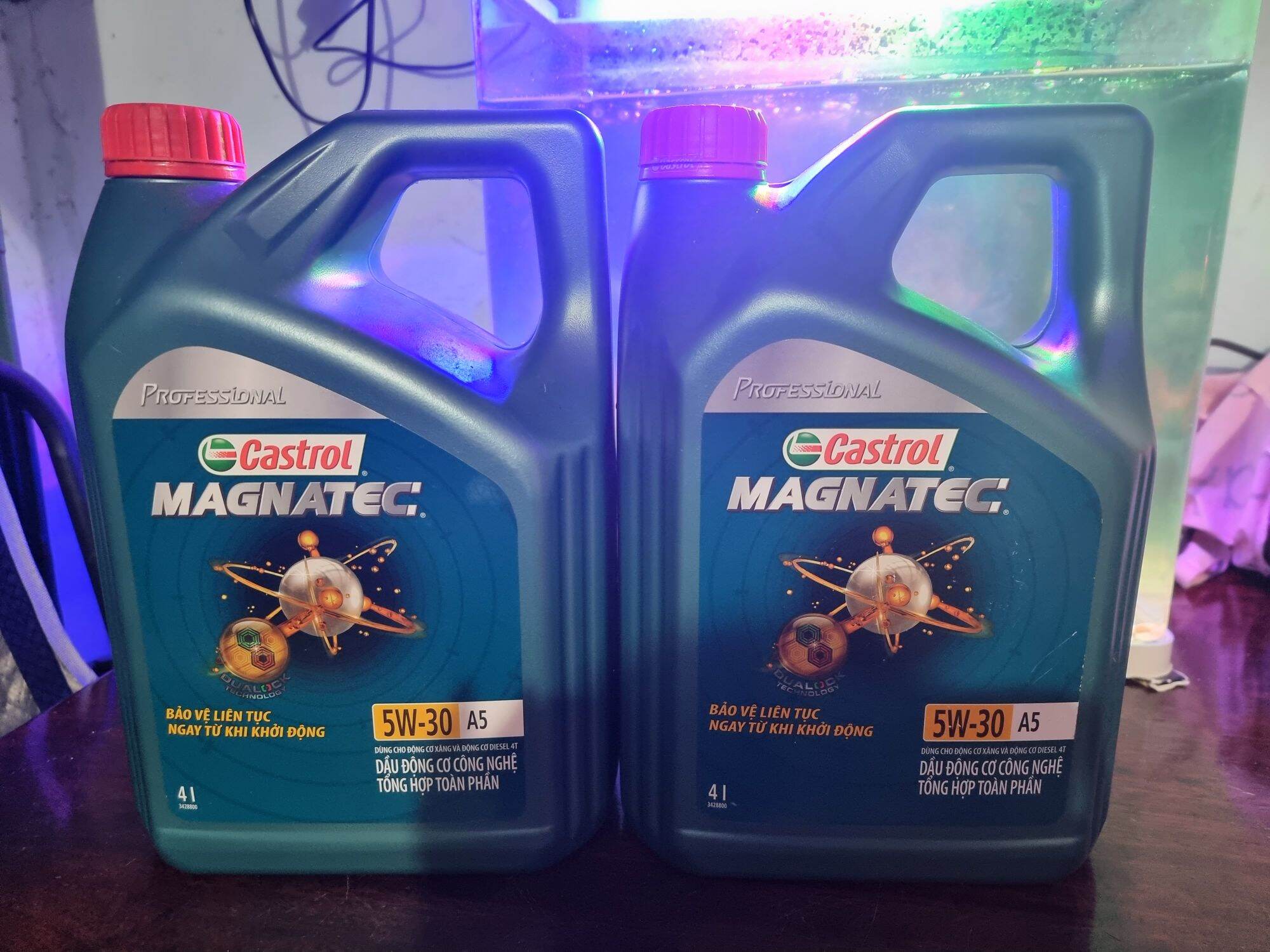 Combo 2 Dầu nhớt tổng hợp toàn phần cho xe ô tô Castrol MAGNATEC Professional A5 5W-30 4Lít(Hàng Chính Hãng)