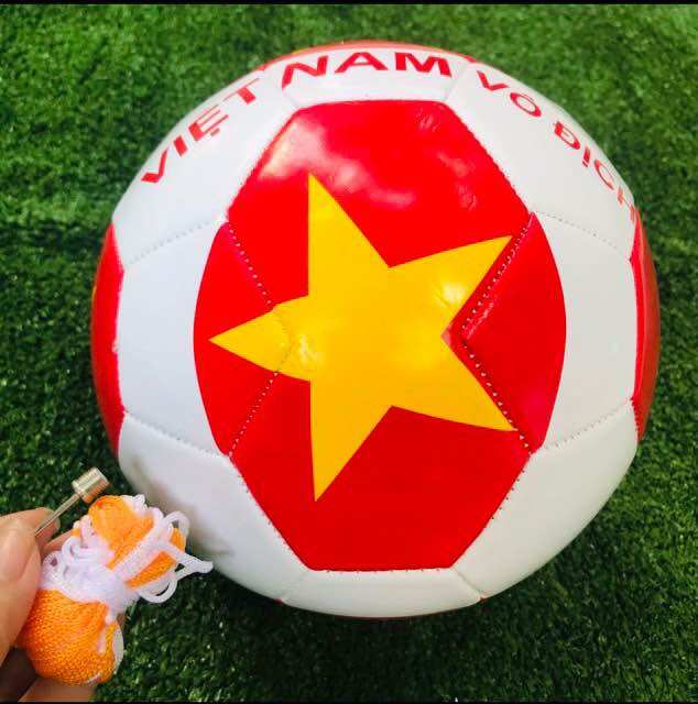 [HCM]BÓNG ĐÁ quả bóng trái banh trái bóng TẶNG KIM BOM TÚI LƯỚI SỐ 4 SỐ 5 chất liệu banh da 4 lớp đá bóng sút bóng cực đã