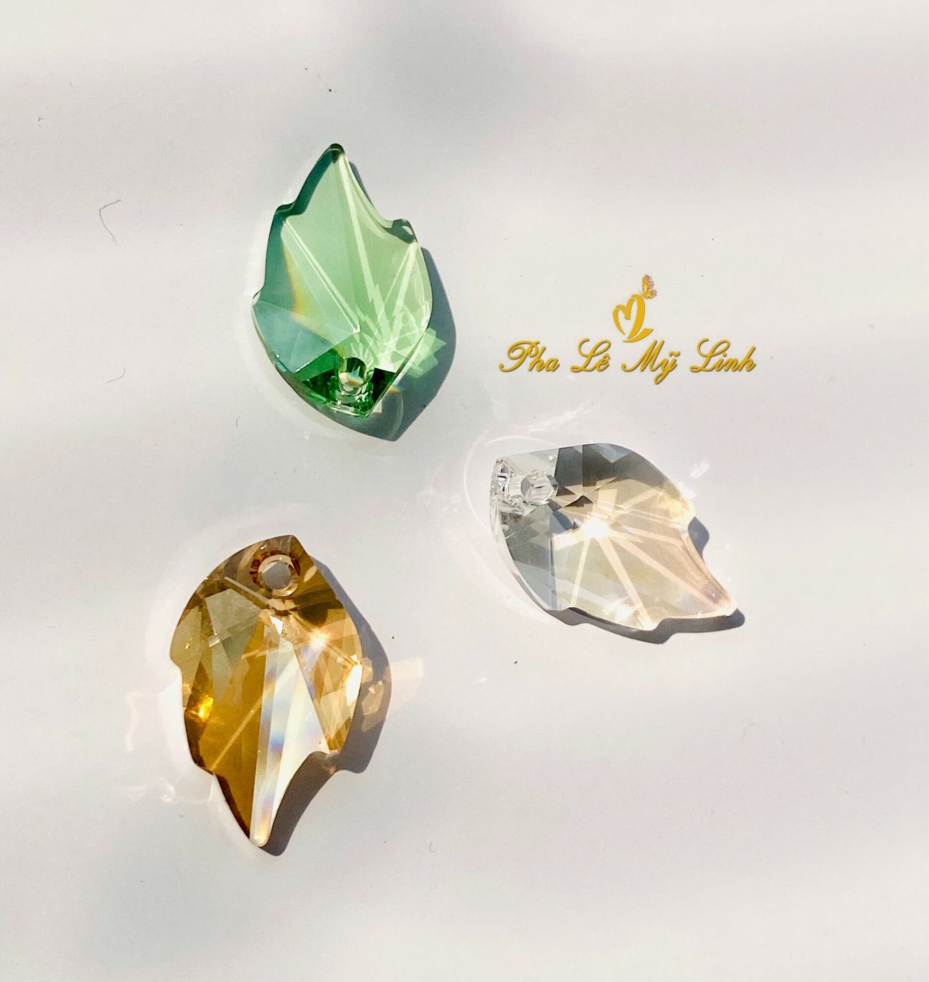 Mặt dây pha lê Swarovski chiếc lá (tặng dây đeo và kẹp mặt dây)