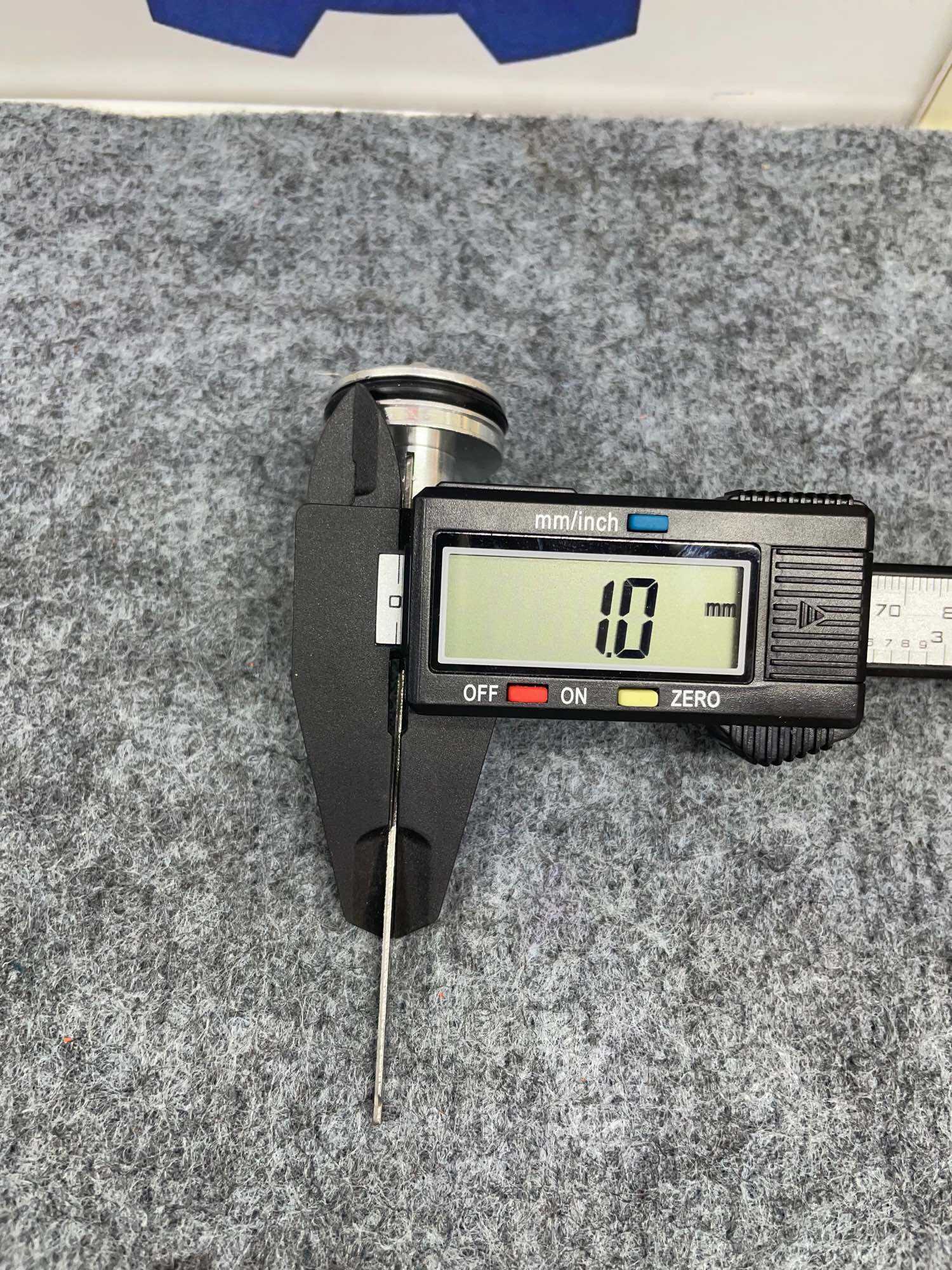 Ron, Lưỡi gà súng bắn đinh F30