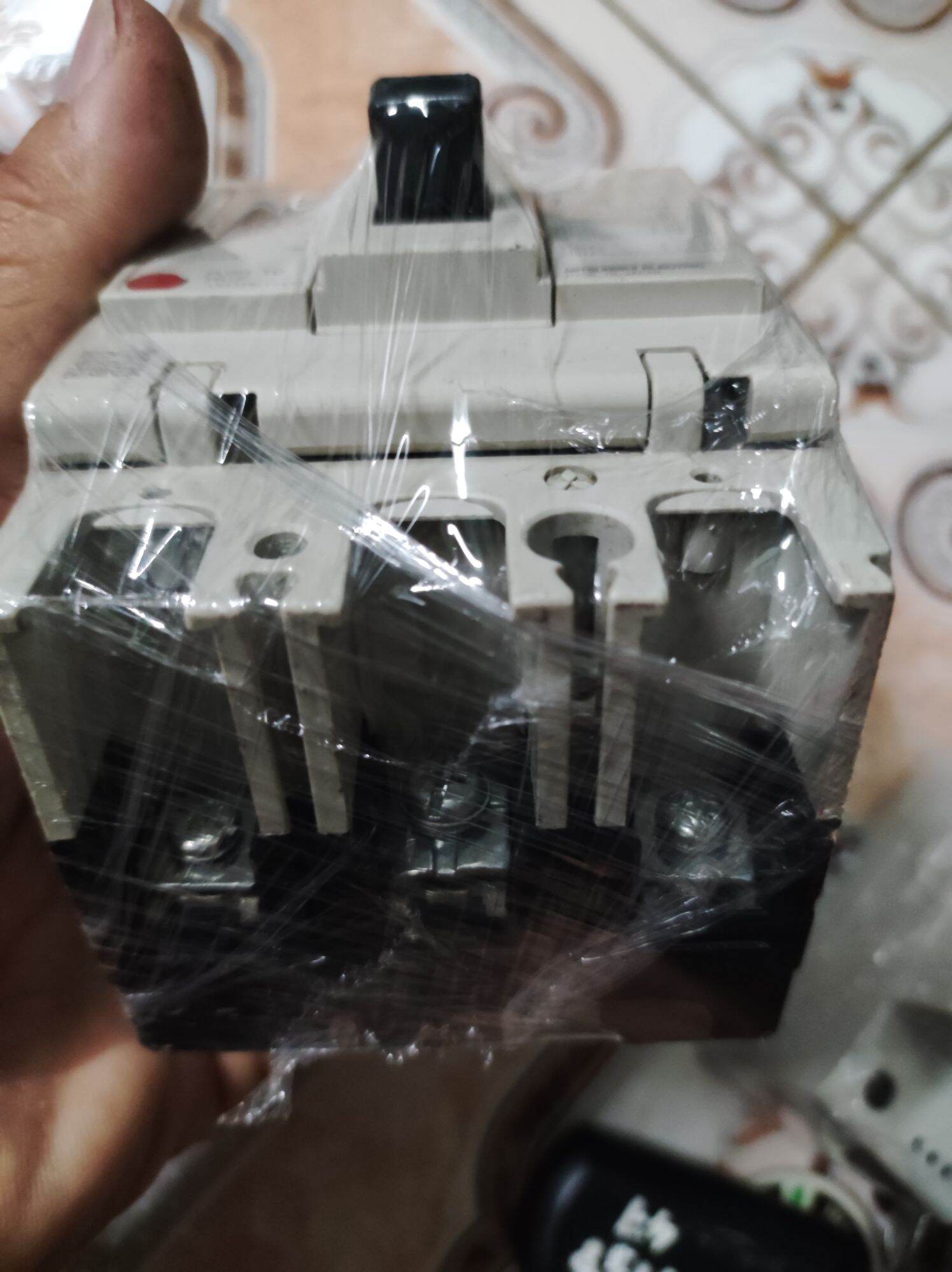 Mccb 50a 3pha mitsubishi japan tháo tủ nhật bản.