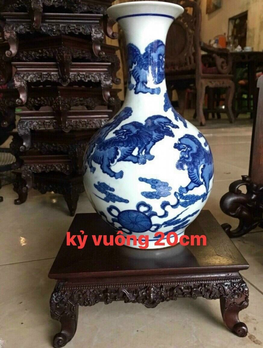 Kỷ kê đồ sứ vuông 20cm gỗ gụ (1 chiếc)