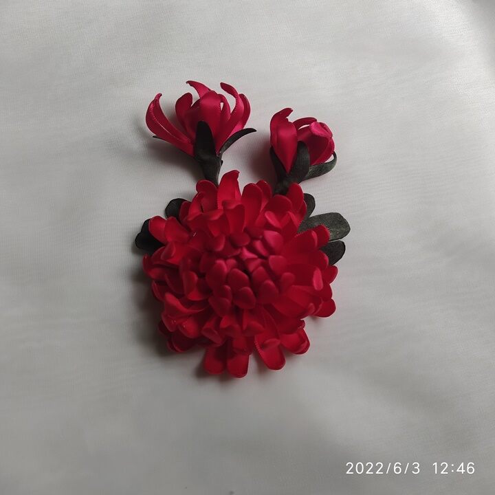 Hoa cúc chùm cài áo handmade Canto màu đỏ