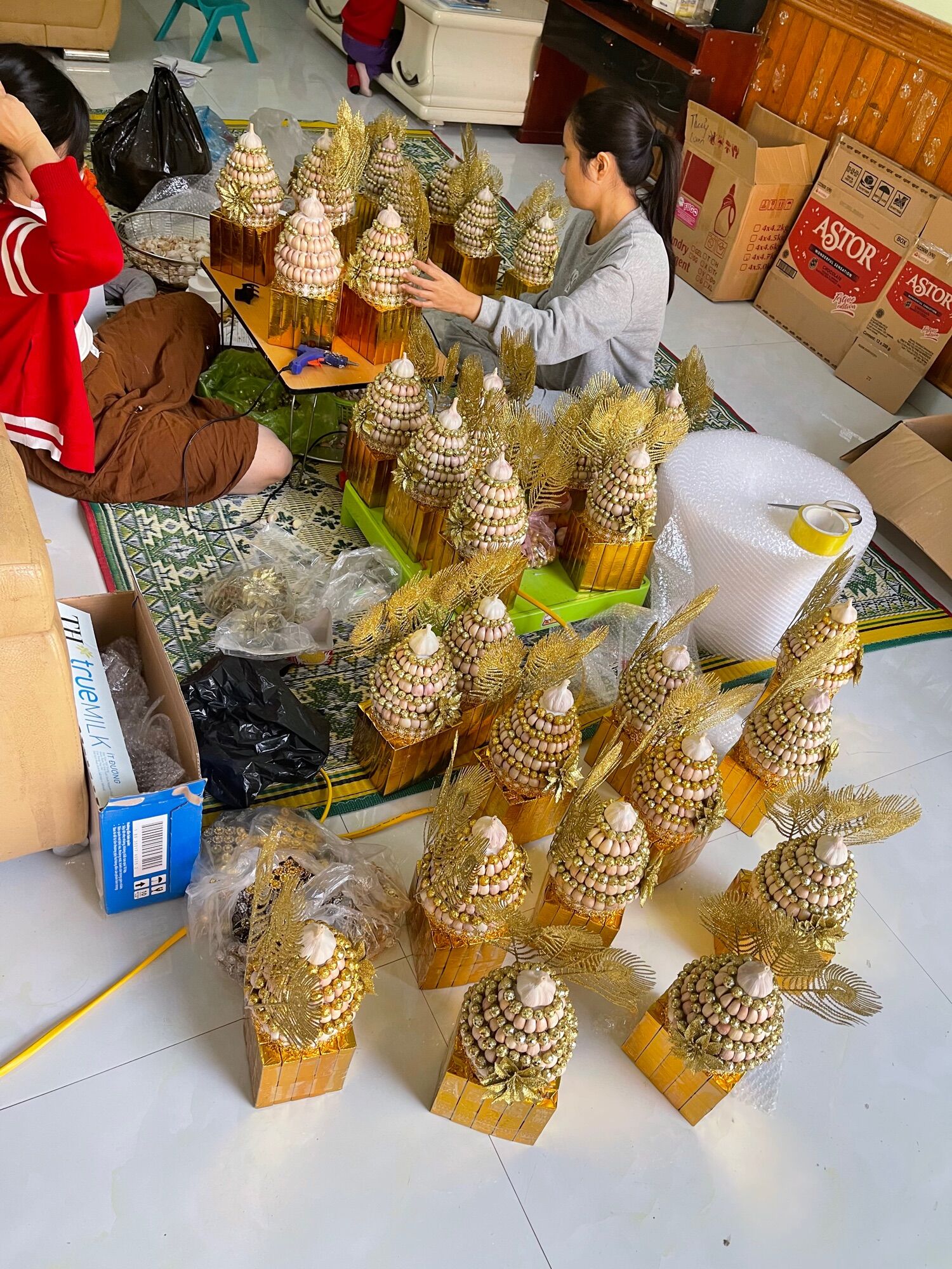 Tháp tỏi cúng Thần Tài