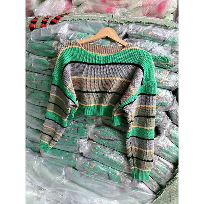Set quần short đen + áo len sọc xanh QC
