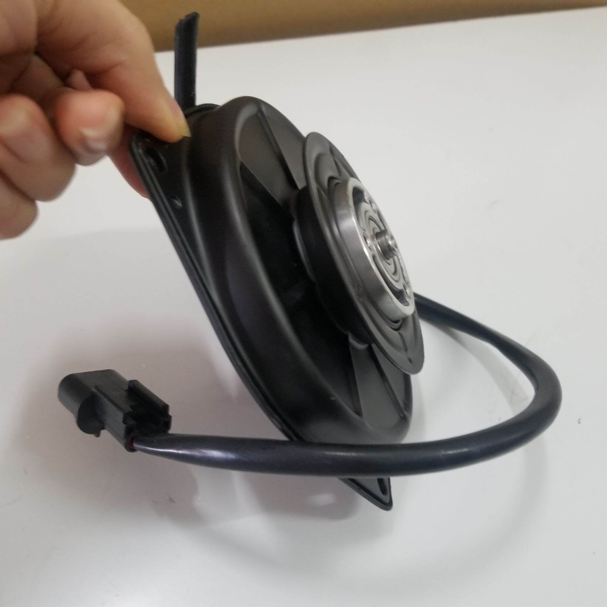 Motor quạt dàn nóng Denso 12v. 7121