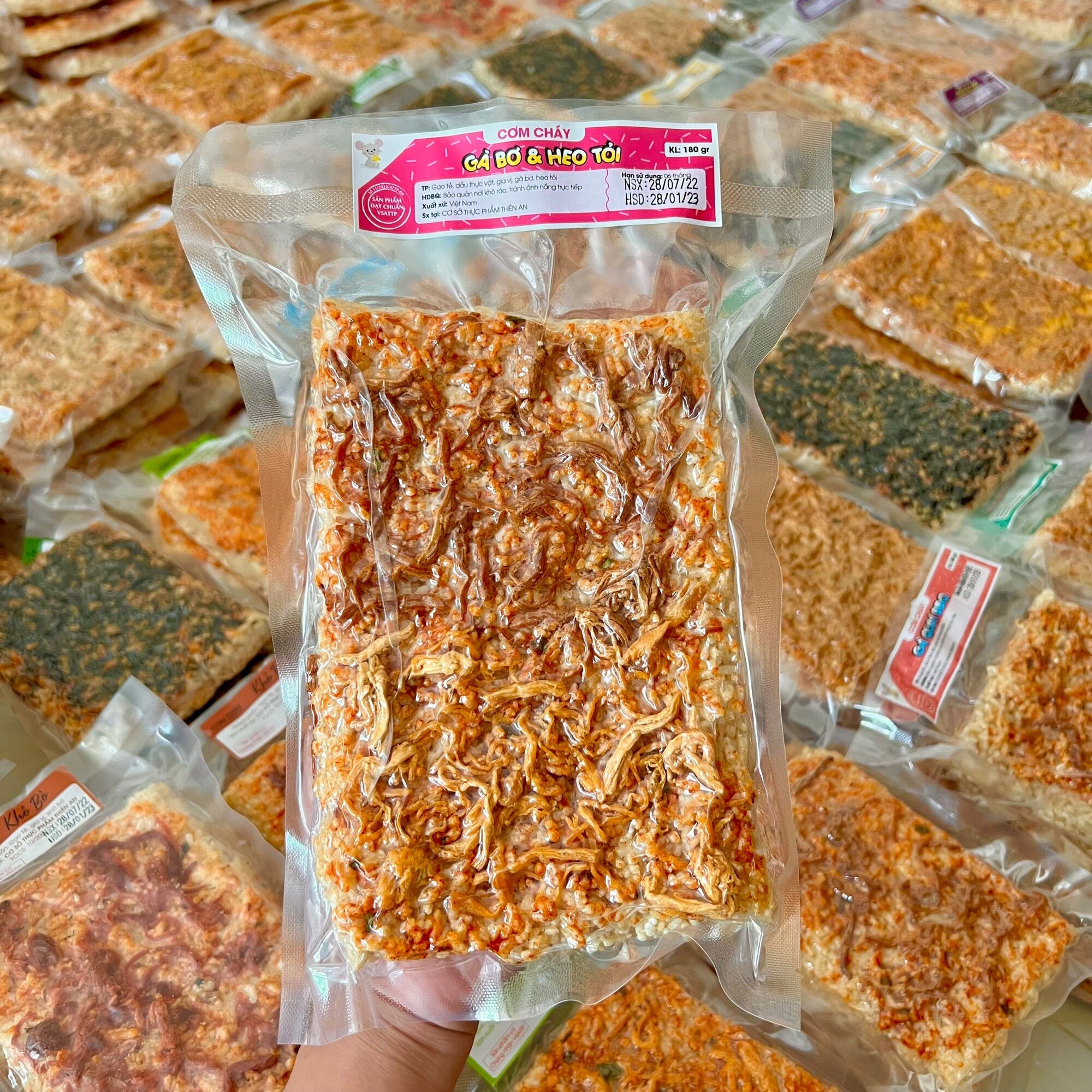 13 LOẠI CƠM CHÁY ĐẶC BIỆT 180G (Gạo Tẻ Giòn Tan Siêu Topping)