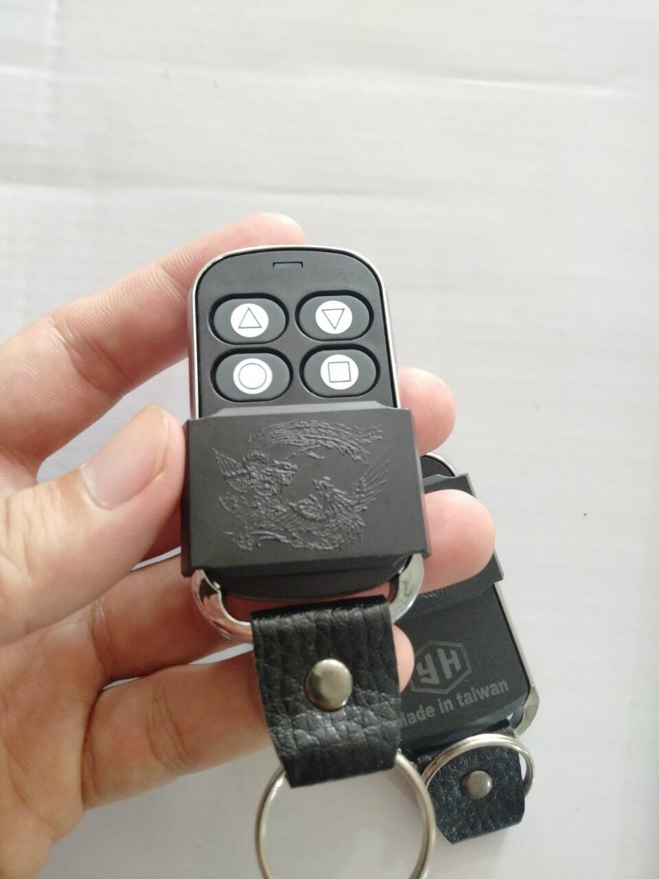 Remote cửa cuốn 365 mhz đèn đỏ Taiwan