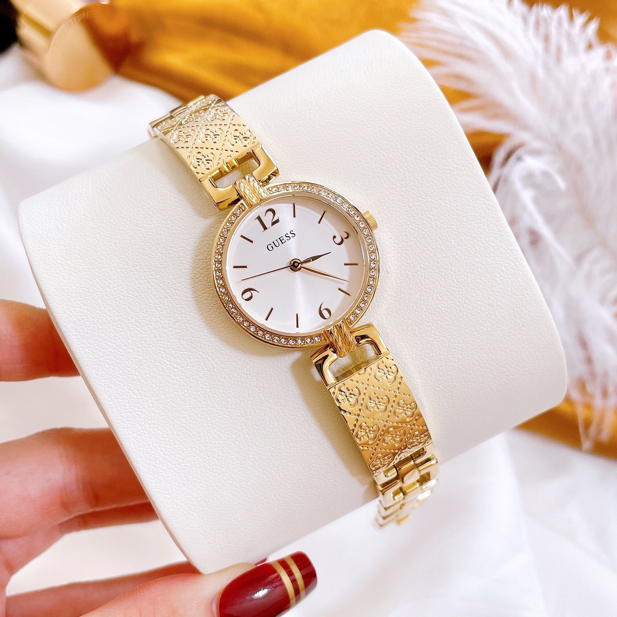 Đồng Hồ Nữ Guess Gold Tone