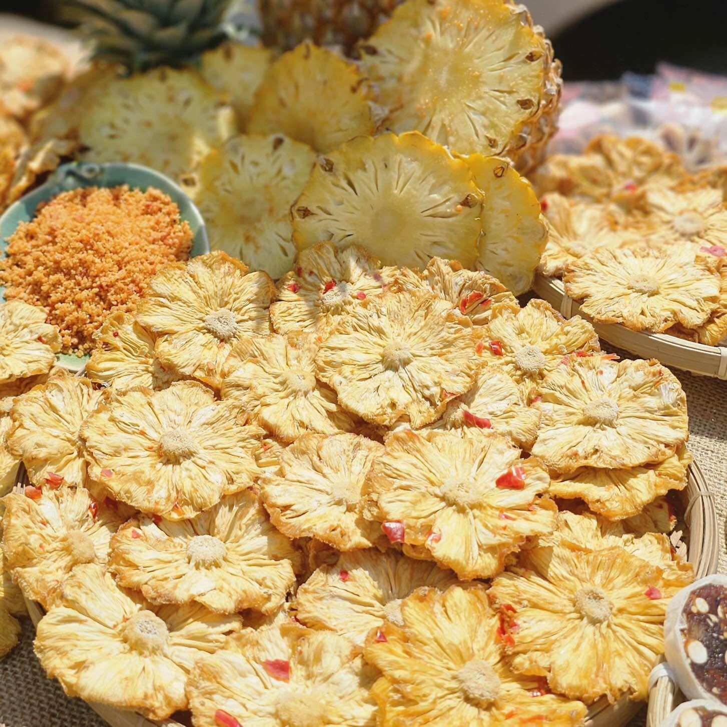 Khóm sấy muối ớt nhà làm siêu ngon, khóm chín ngọt vừa ăn (350gram)