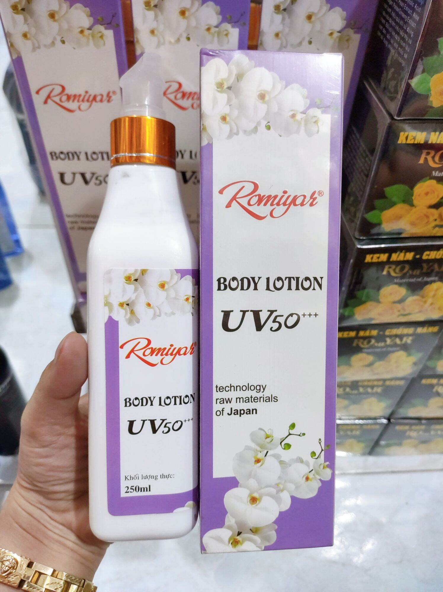 Kem dưỡng trắng toàn thân romiyar lotion uv50++ - 250ml