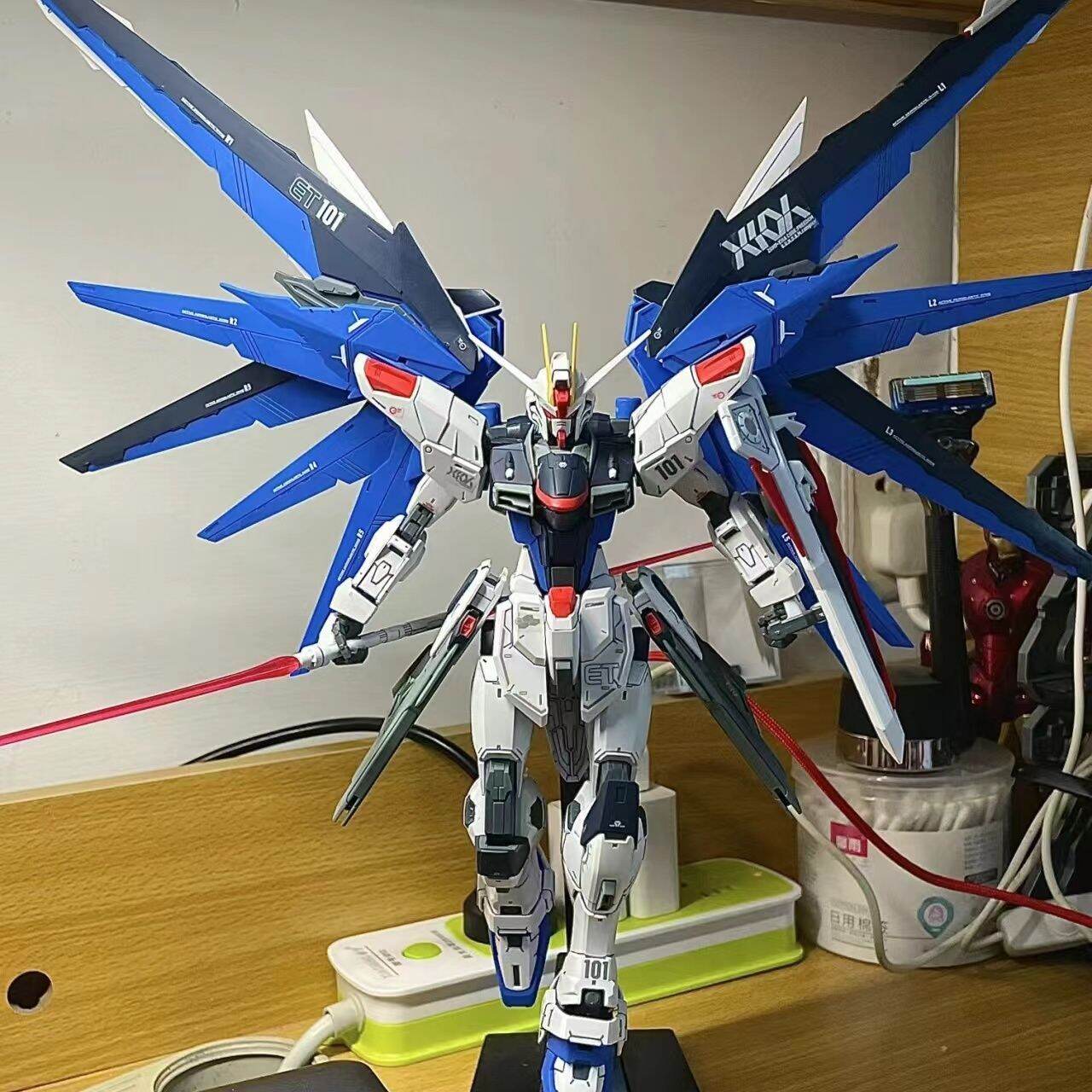 Model Gundam Freedom Assembly MG Unicorn Sakura Assault Red Heretic Mecha Toy for Boys And Bé Gáis over 12 Years Old