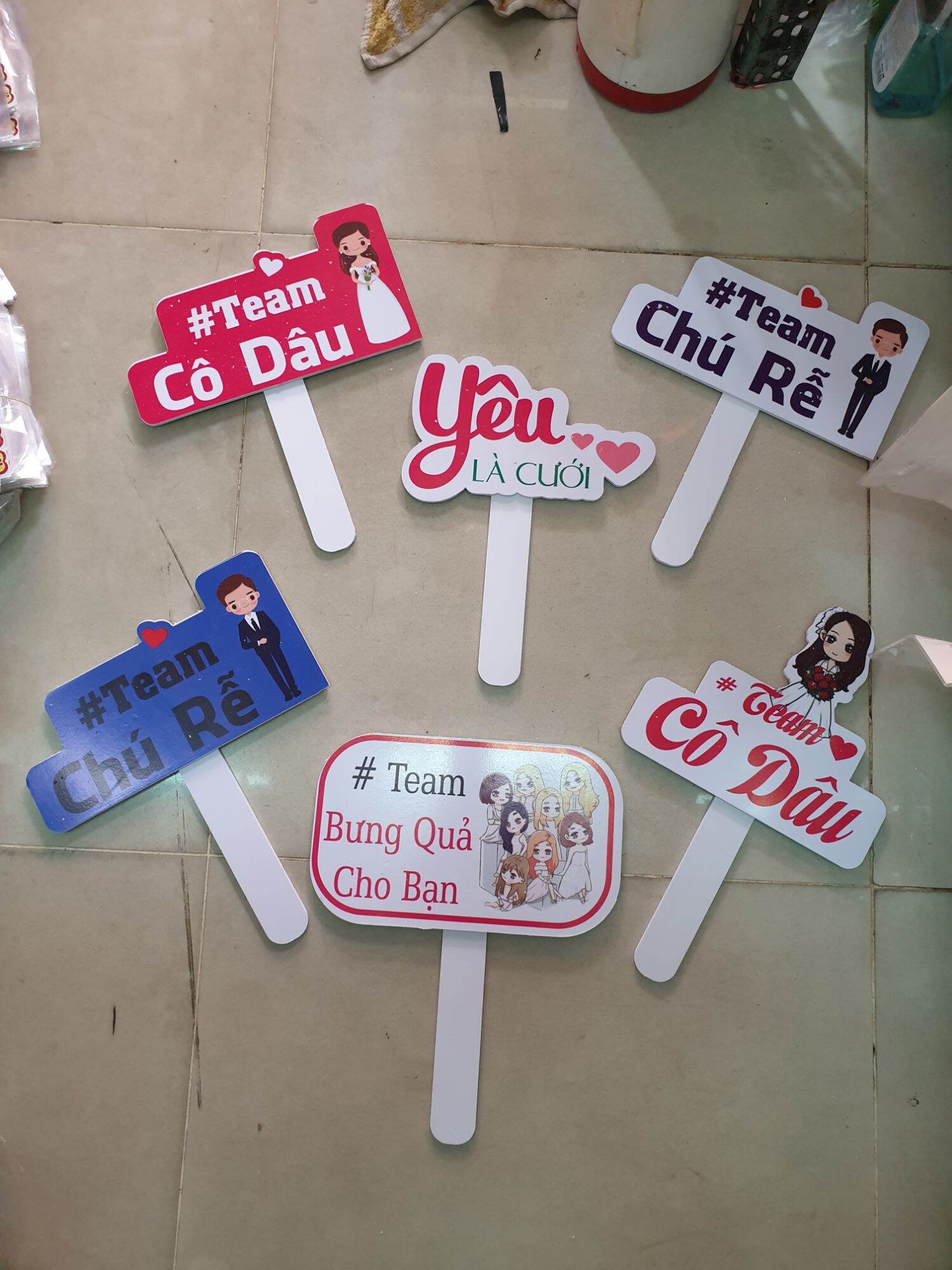 Hashtag Cầm Tay Chụp Hình Sinh Nhật