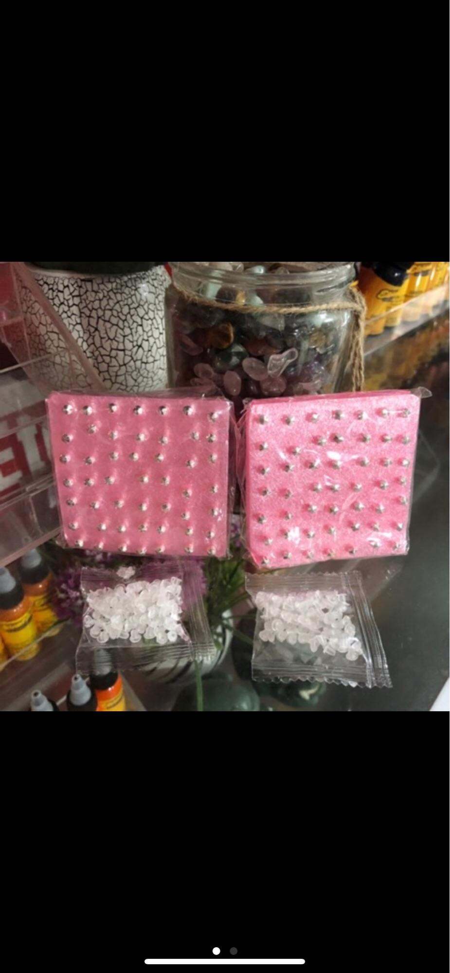 Khuyên bấm lỗ tai,dùng cho dụng cụ bấm lỗ tai vỉ 70 chiếc.70k/1 vỉ