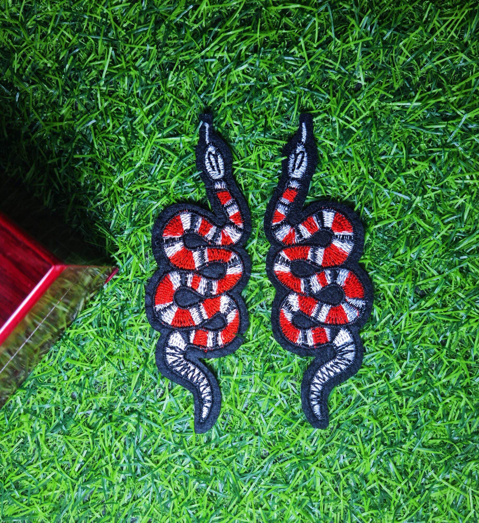 Sticker rắn Guccii