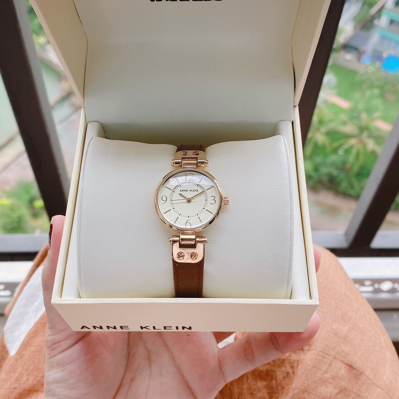 Đồng hồ nữ Anne Klein dây da màu nâu, mặt 26mm