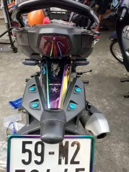 Dè Malay lớn ( Bên trái ) + đuôi titan ex155 (Không ốc)
