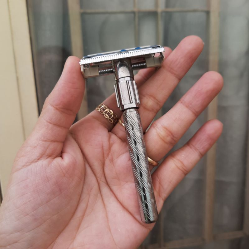 Dao cạo râu Hong Long (xoay mở bỏ luỡi)