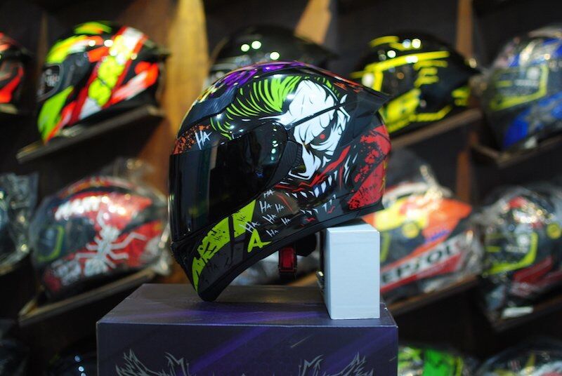 Mũ bảo hiểm fullface Royal M138 tem Joker