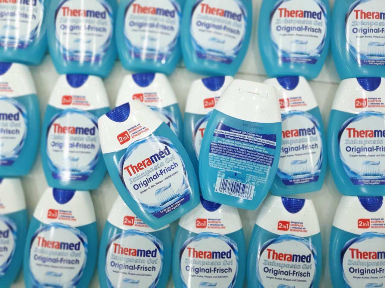 kem đánh răng Theramed