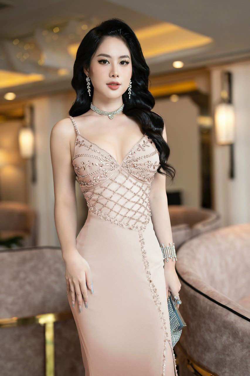 ĐẦM BODY KẾT ĐÁ XẺ ĐÙI