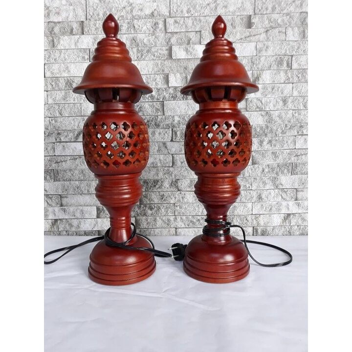 Đèn thờ gỗ hương nhiều kích thước hai đèn kèm bóng