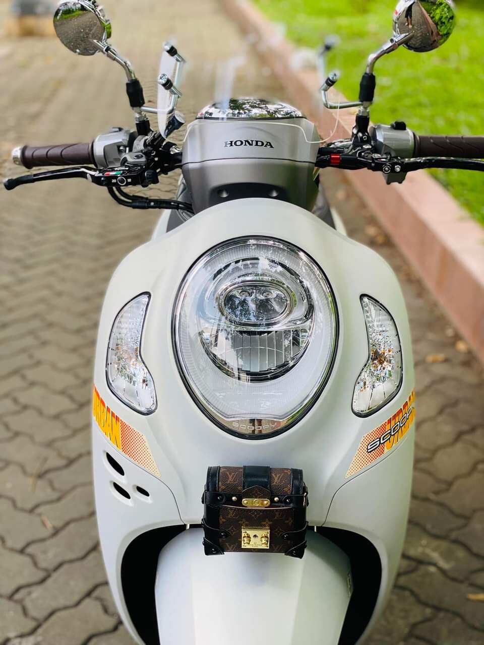 Kính chắn gió Scoopy