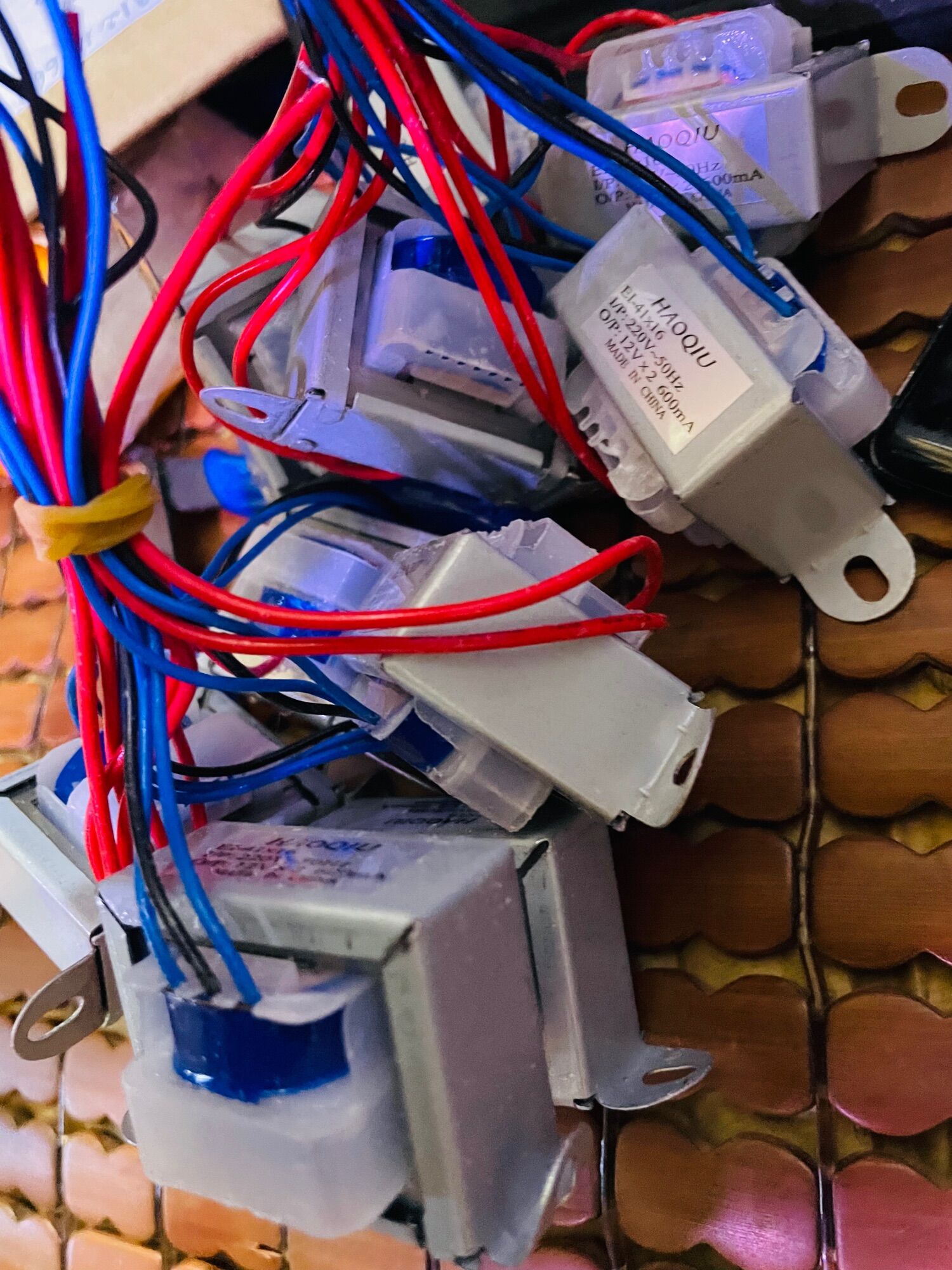 Biến áp 12v đối xứng 600ma