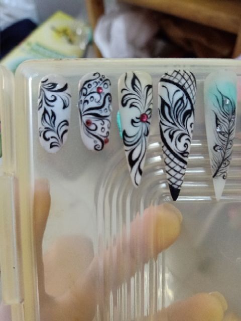Móng vẽ mẫu tròn và nhọn