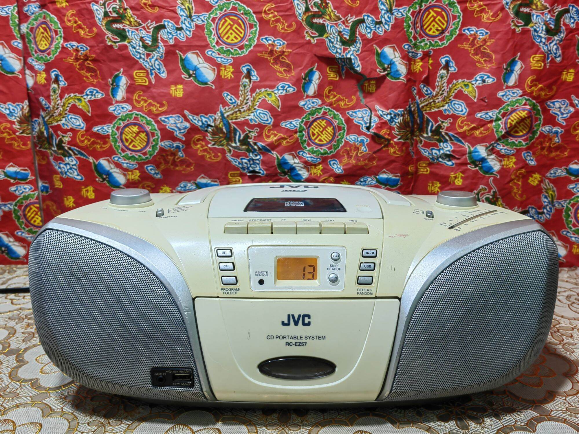 Đài cổ Radio/Cassette/đĩa CD MP3 JVC RC-EZ57/điện 220v hoặc 110v