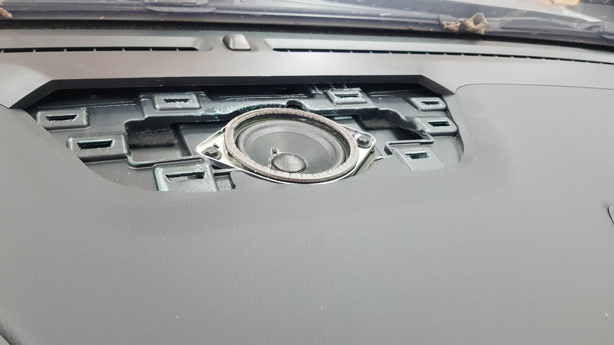 Loa trung tâm Ford ranger