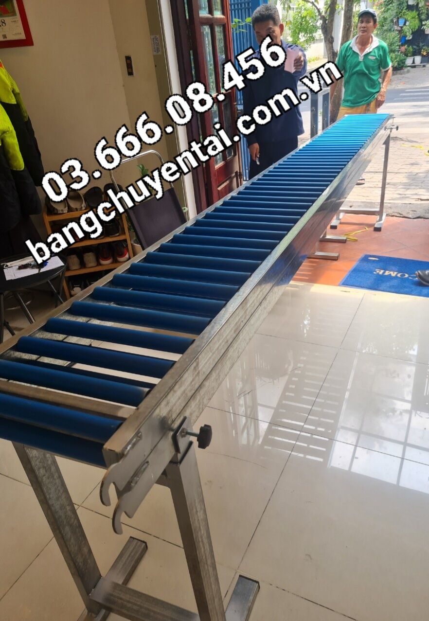 thang con lăn nhựa( băng tải con lăn ống nhựa)