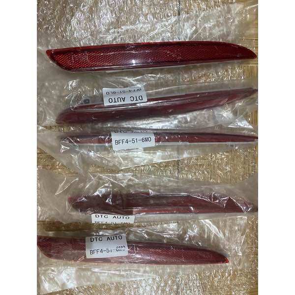 Đèn phản quang sau trái ,phải mazda 3 2009-2011