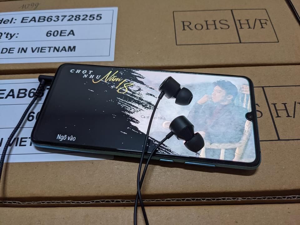 Tai nghe zin LG V50 V70 và dùng cho các máy đầu 3.5