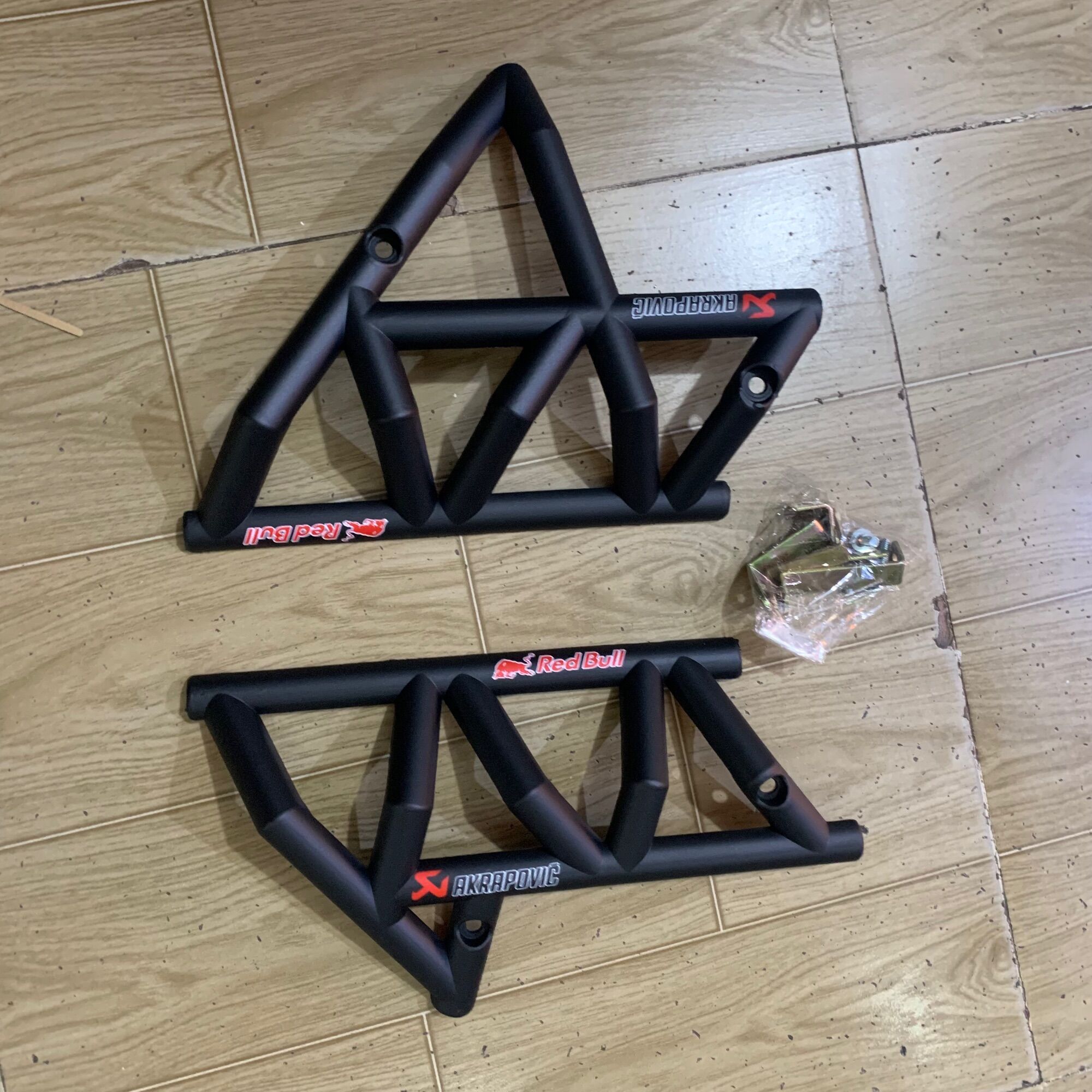 Ốp sườn xe Winner V1 màu đen nhám