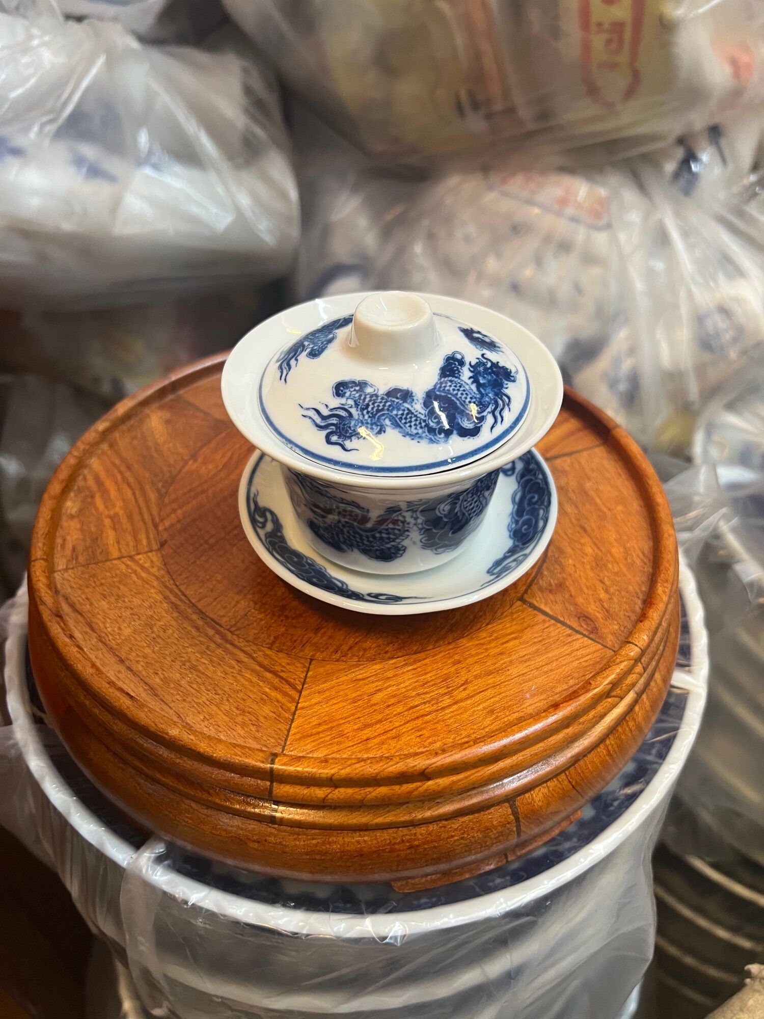 Bát sâm, chén nước thờ men lam