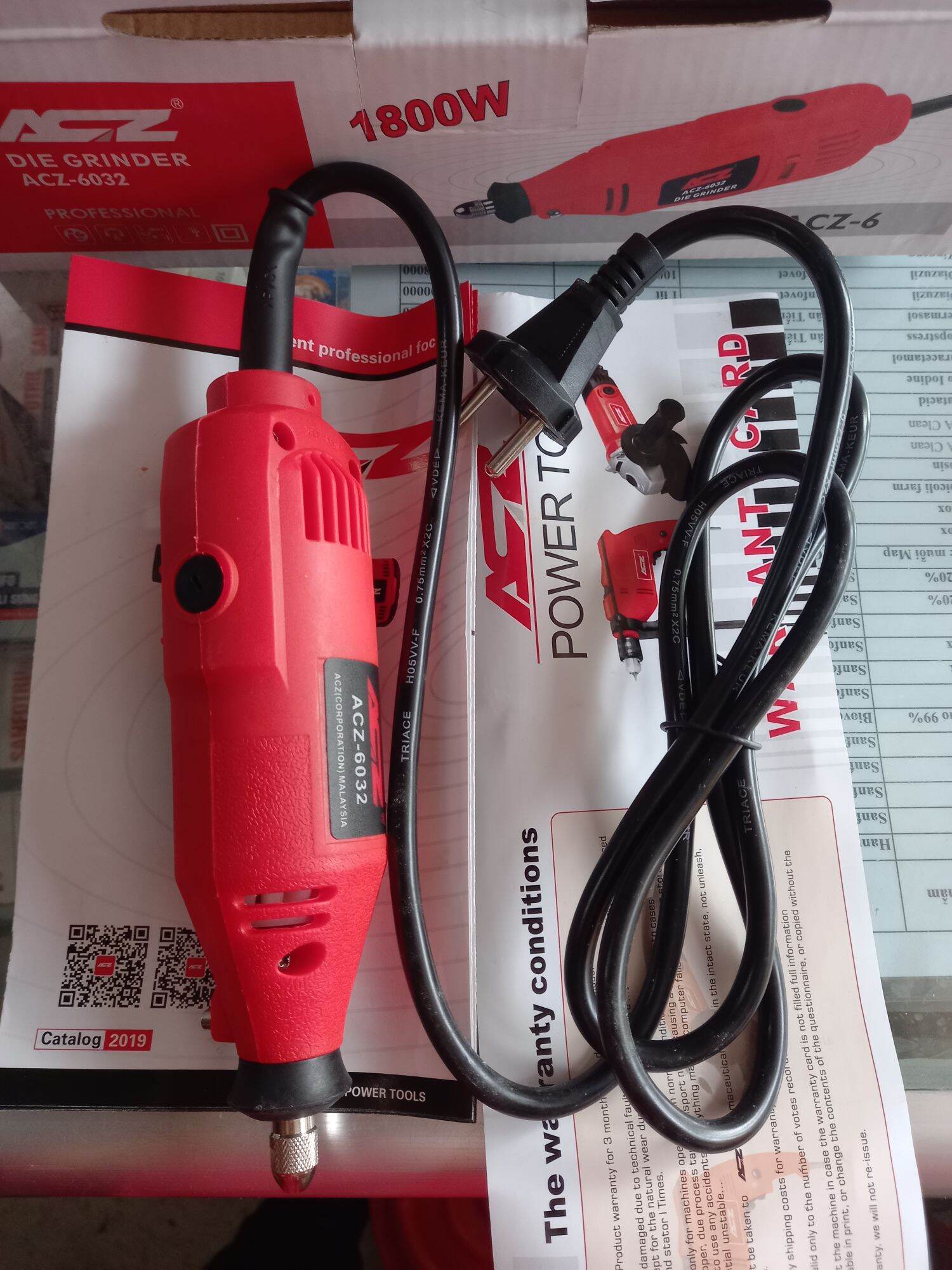 Máy mài răng nanh cho heo con tự động hàng cao cấp