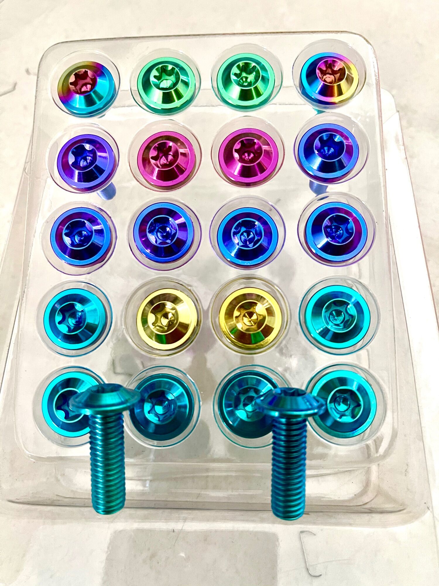 10 ốc titan gr5 8li25 xanh tím gan đỉa và gác chân các loai xe