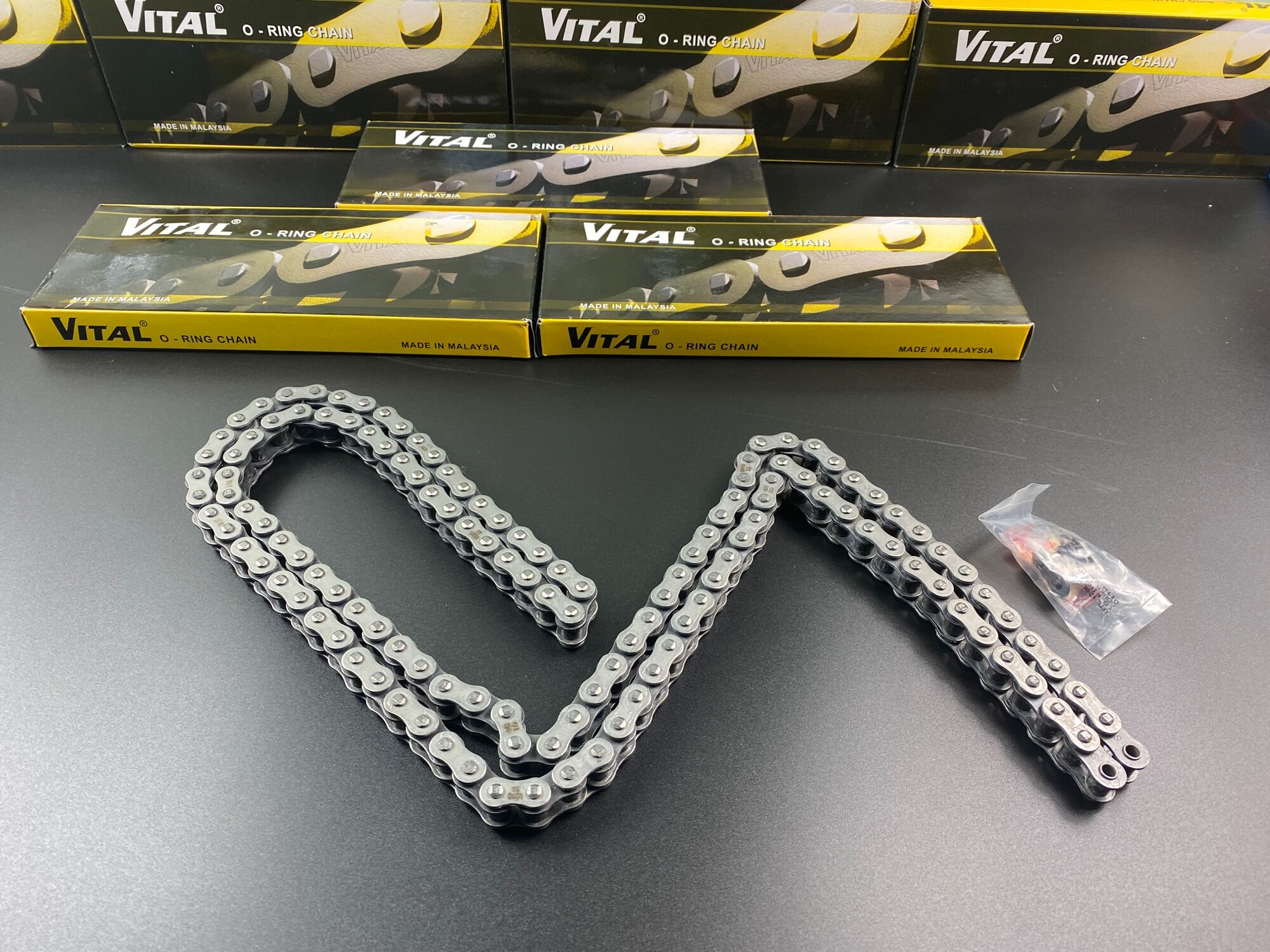 [HCM]Sên Xích đen cao su phốt VITAL dùng cho xe GSX 150 VÀ EXCITER 150 /122 mắc sên hàng nhập Malaysia