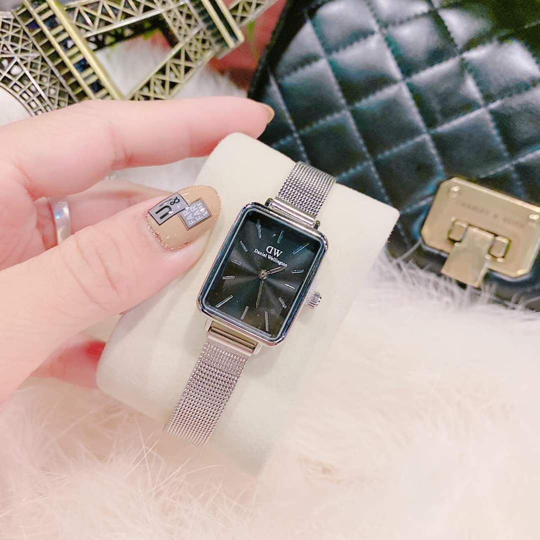 Đồng hồ DW nữ mặt vuông đen, dây bạc