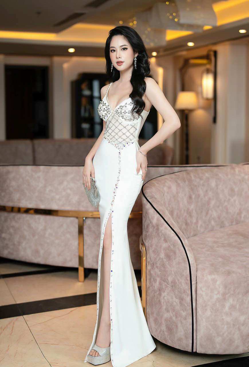 ĐẦM BODY KẾT ĐÁ XẺ ĐÙI