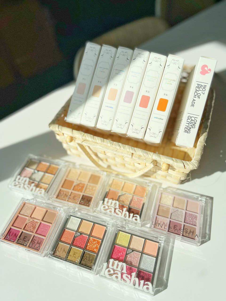 [HOÀN TIỀN 15%]Bảng phấn mắt 9 màu UNLEASHIA Glitter Eye Palette