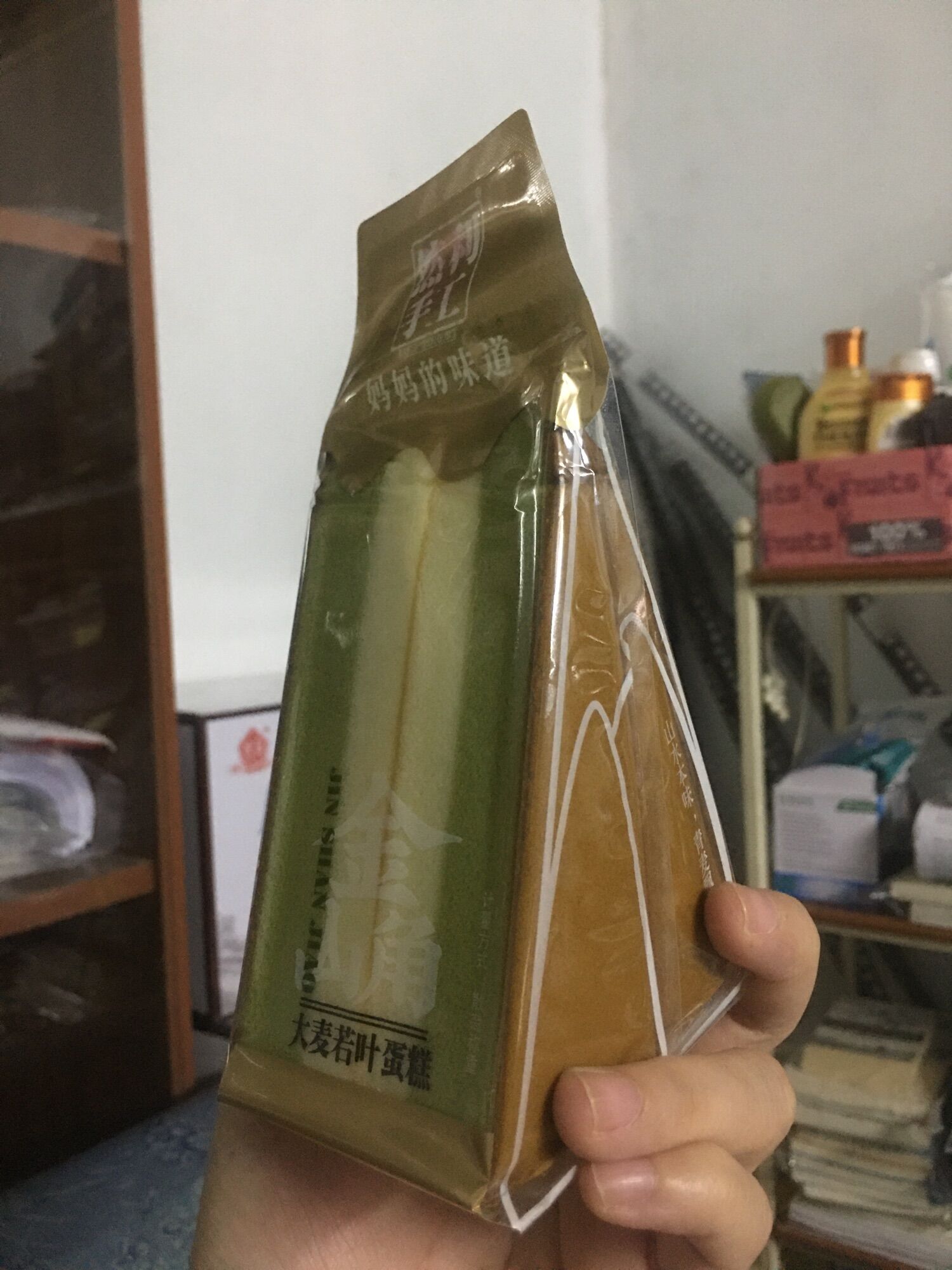 Bánh Bông Lan Tam Giác {1 cái}