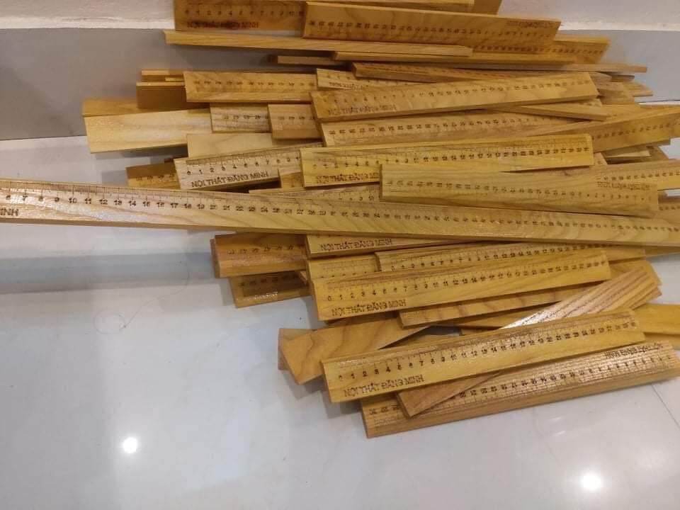 thước kẻ gỗ