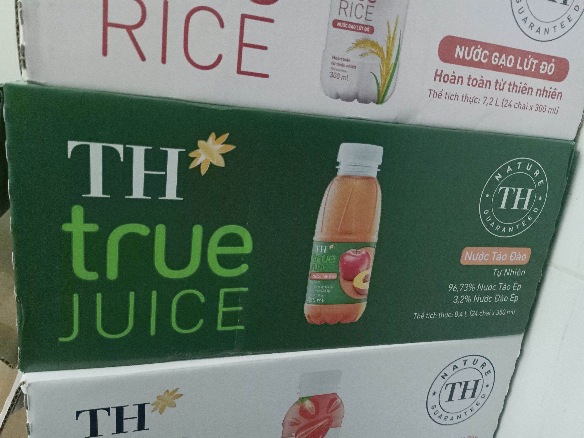 [HCM]Thùng nước ép TH true JUICE 350ml × 24 chai ( Táo tự nhiên / Táo đào / Táo gấc / Cam )